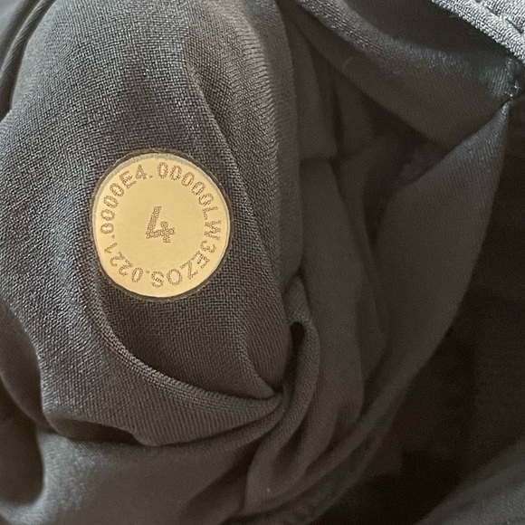 Lululemon Relaxed Fit Mesh Jacket, True Navy, Size 4, Lightweight, Like New - Picture 7 of 7